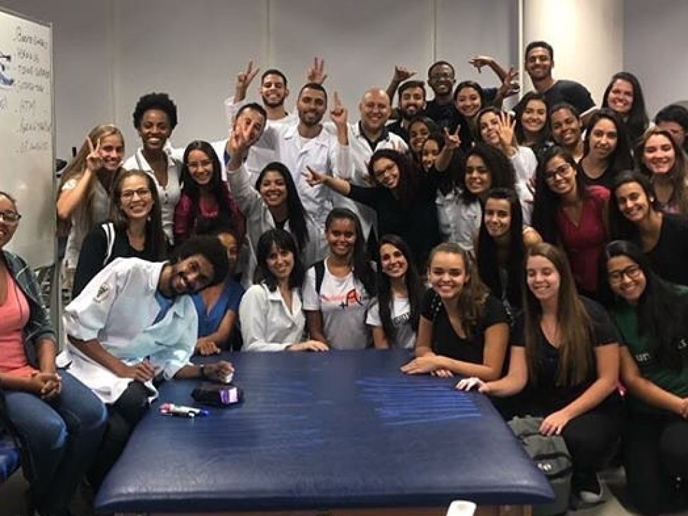 Dr. Aléssio Novais em aula sobre neurofisiologia da dor